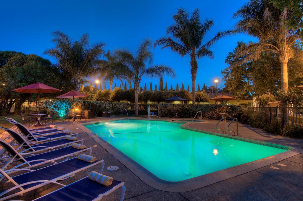 University Park Inn & Suites Davis Eksteriør billede