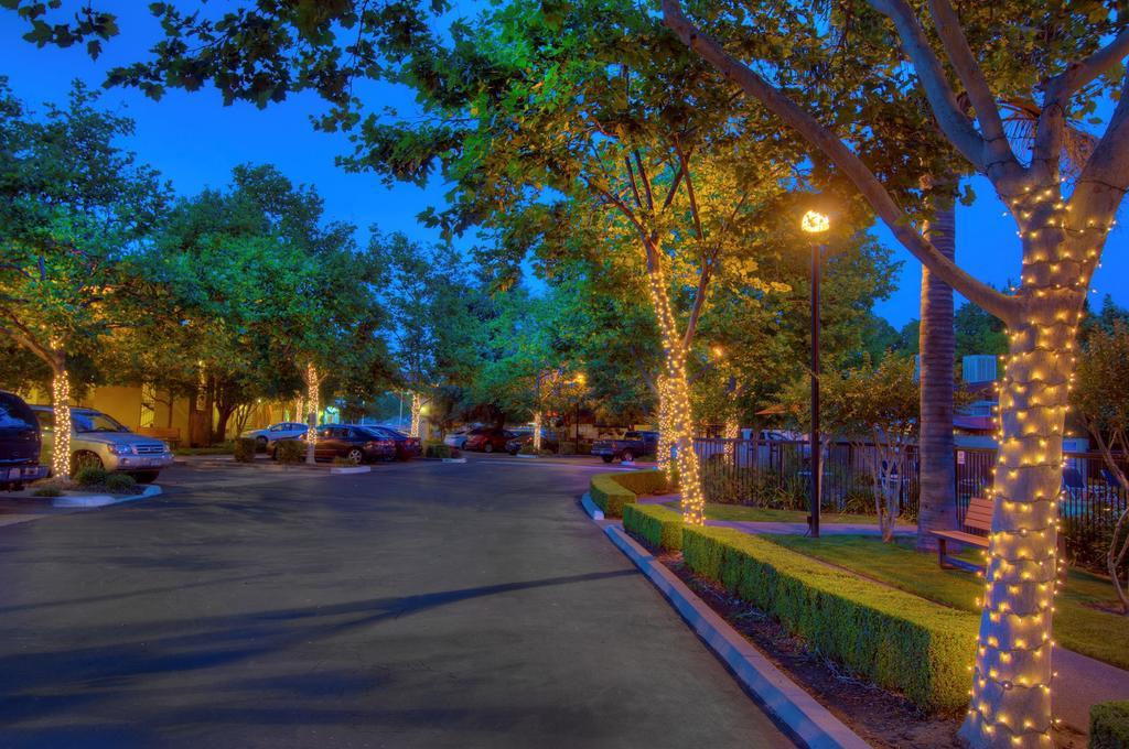 University Park Inn & Suites Davis Eksteriør billede