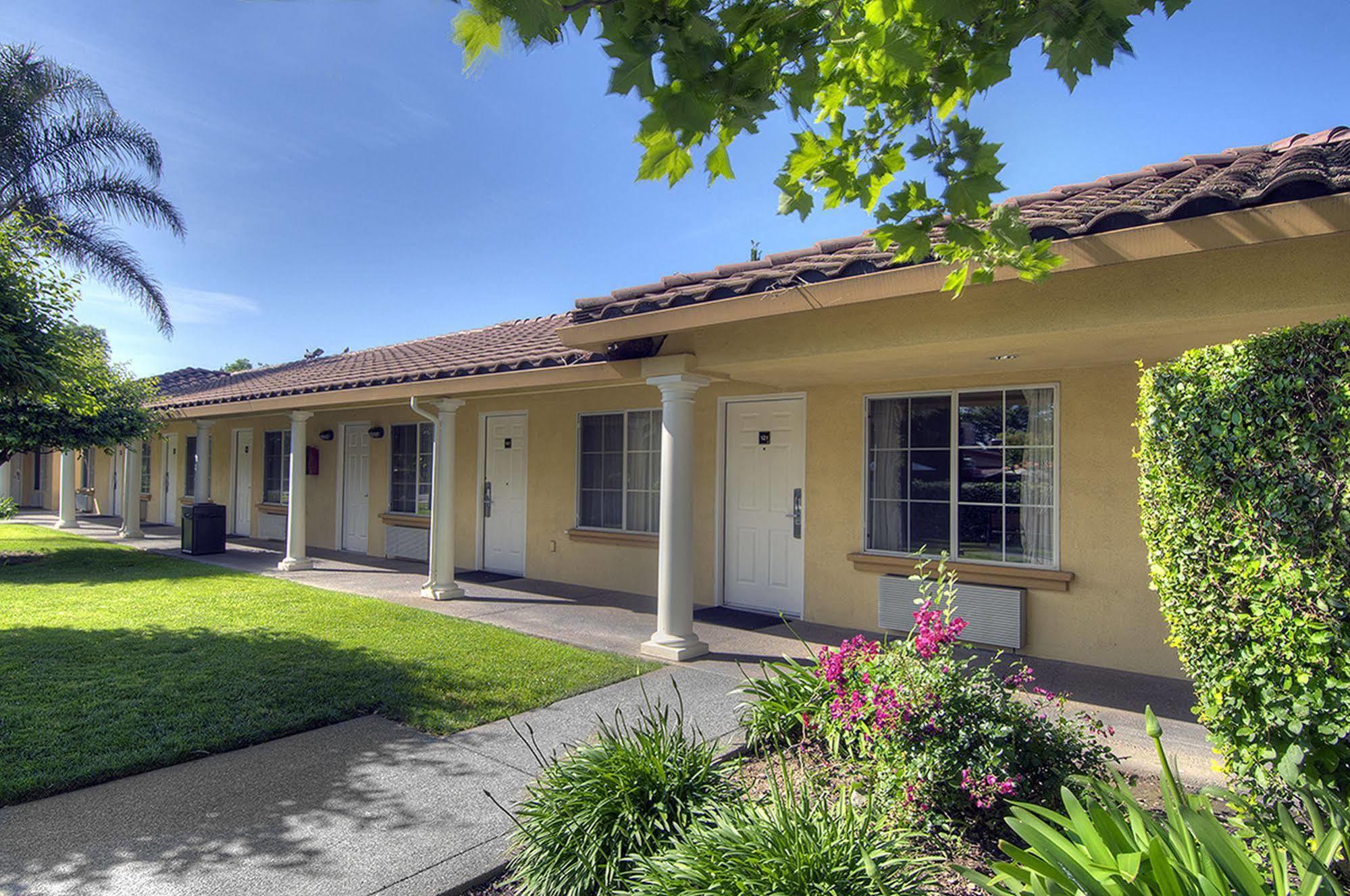 University Park Inn & Suites Davis Eksteriør billede