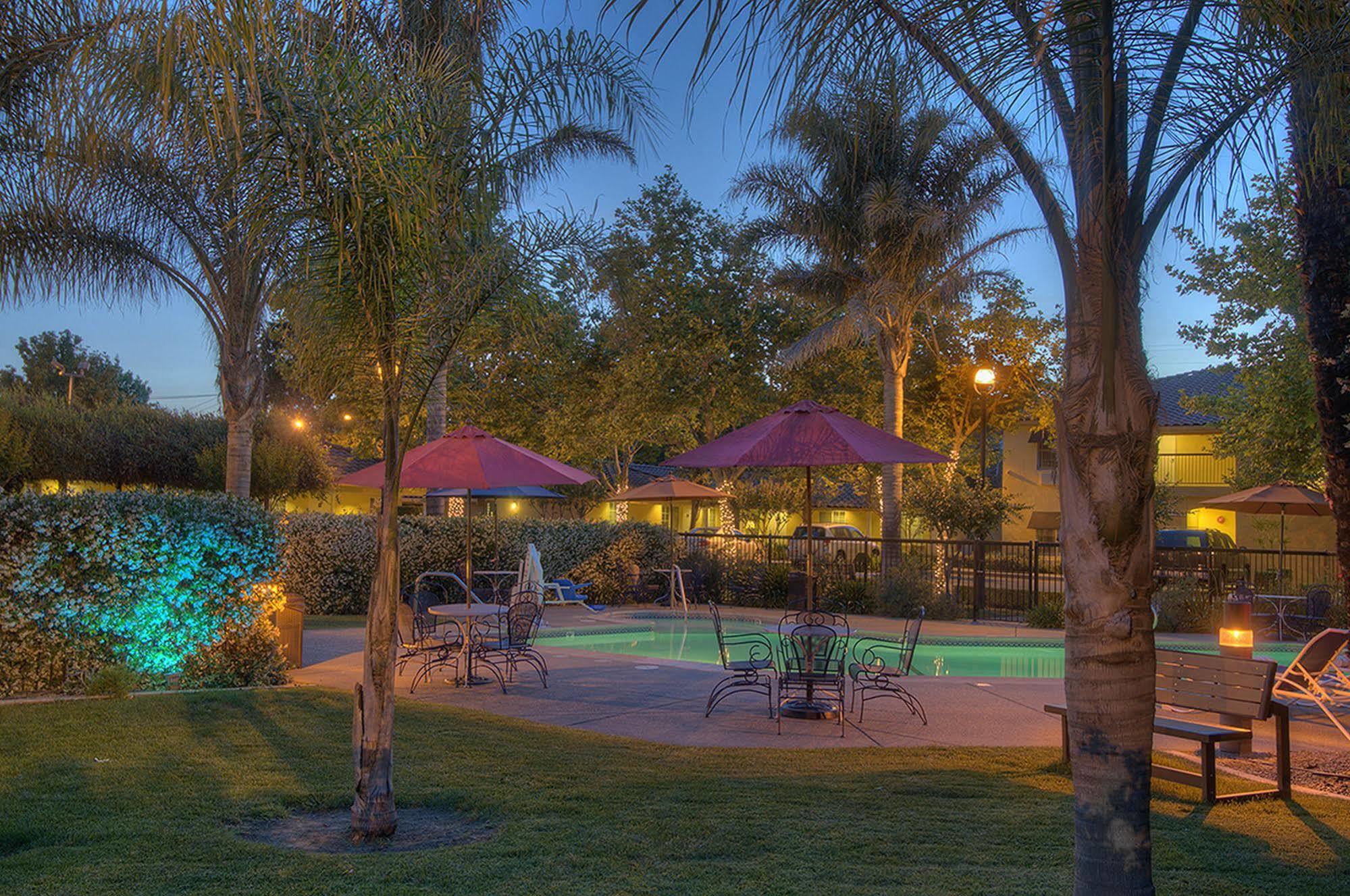 University Park Inn & Suites Davis Eksteriør billede