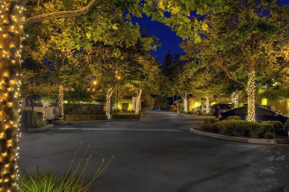 University Park Inn & Suites Davis Eksteriør billede